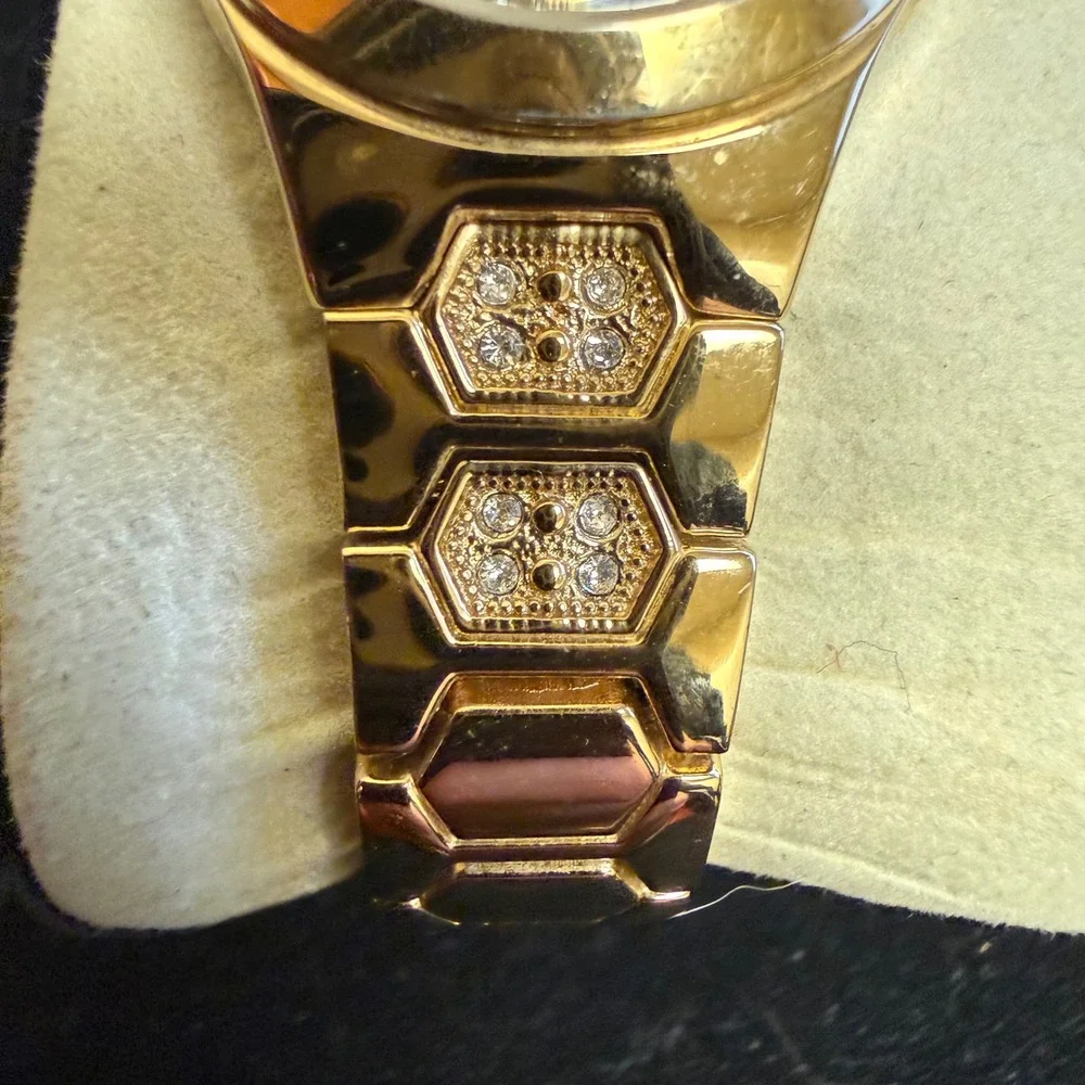 Allude Gold Tone Rhinestone Watch Quartz Japan‎ Y2K Vintage Style WORKS